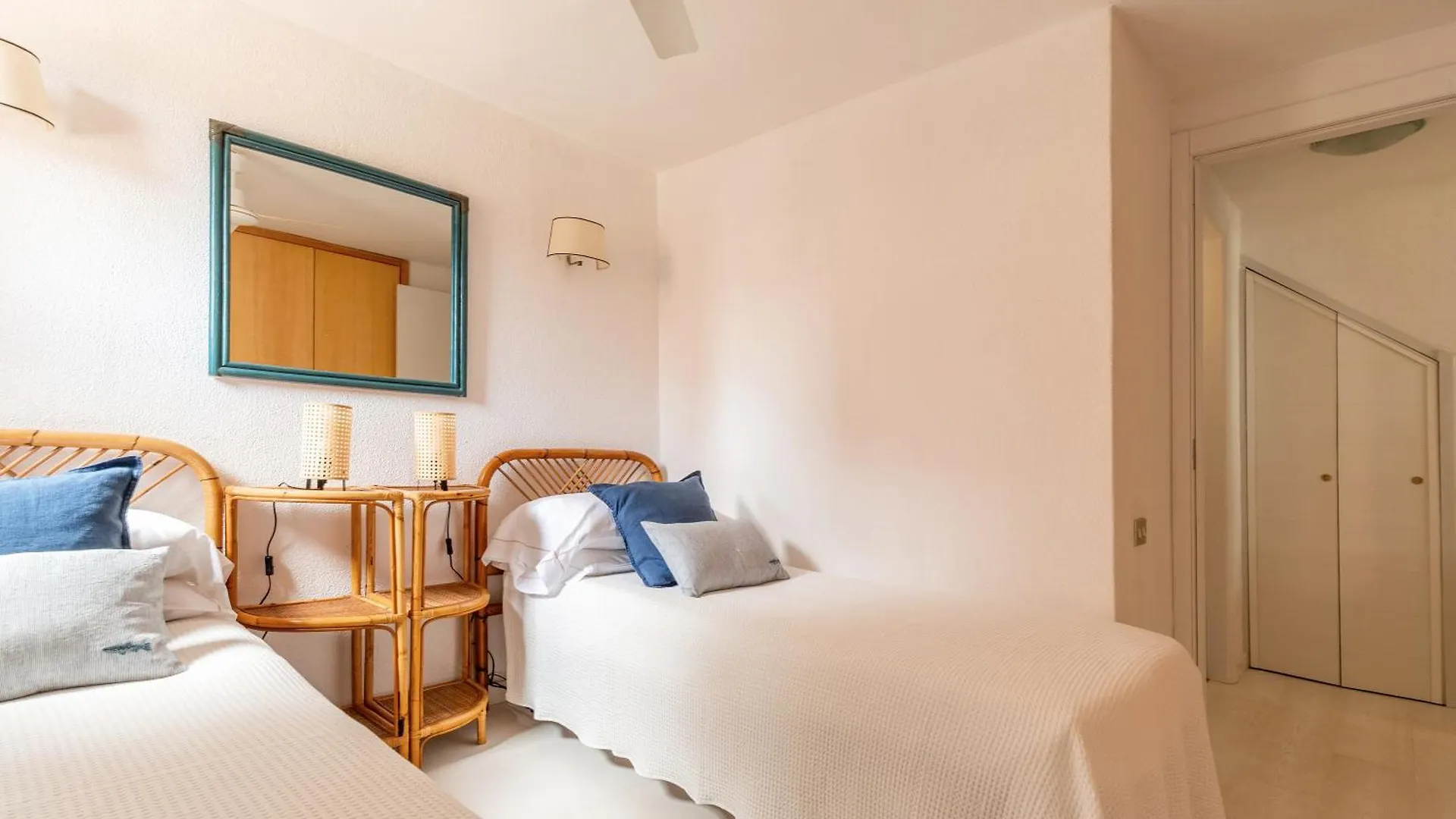 Villa Blue Bay Home A Pochi Passi Dalla Baia Di Porto Luna Simius