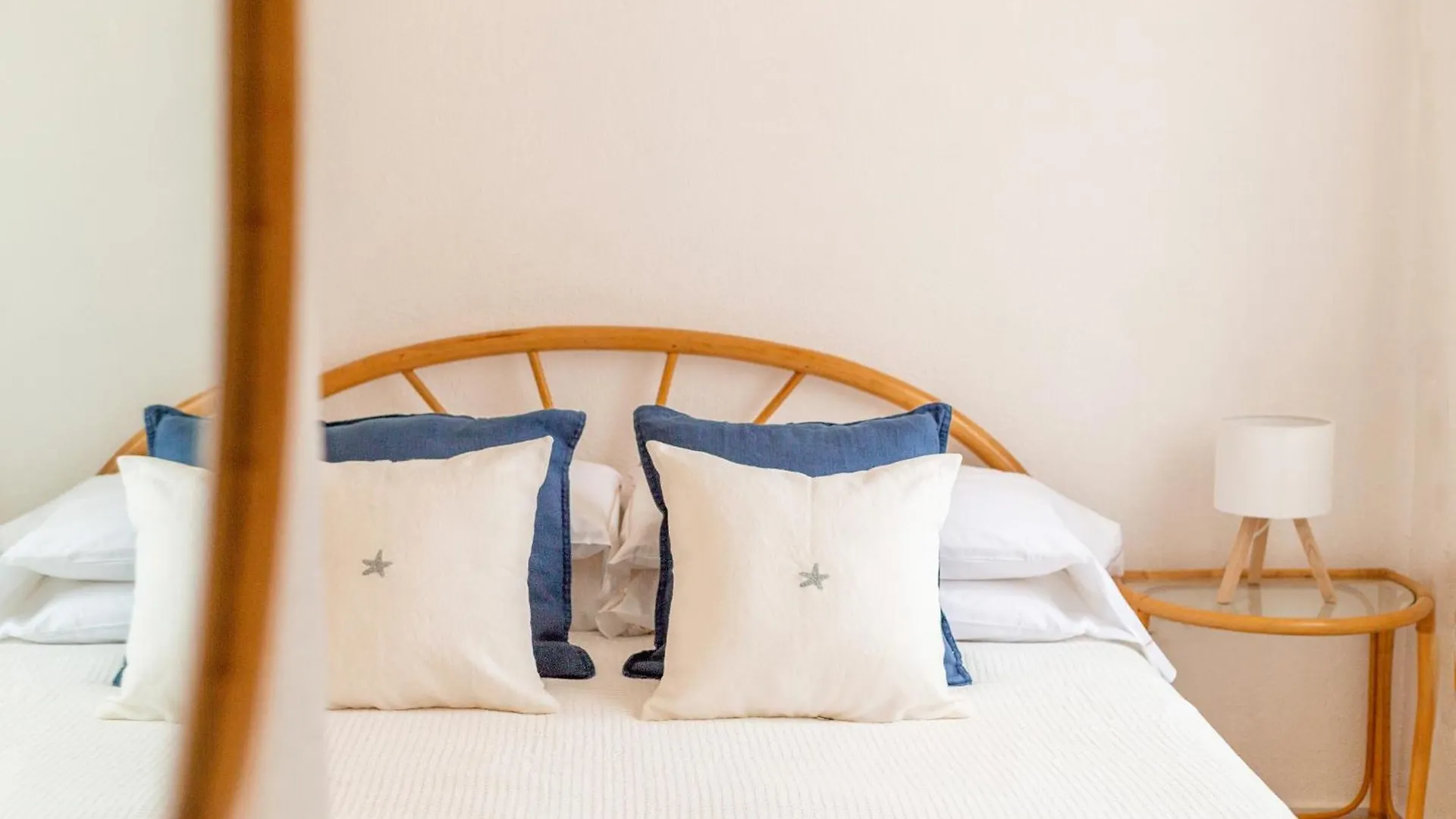 Vila Blue Bay Home A Pochi Passi Dalla Baia Di Porto Luna Simius